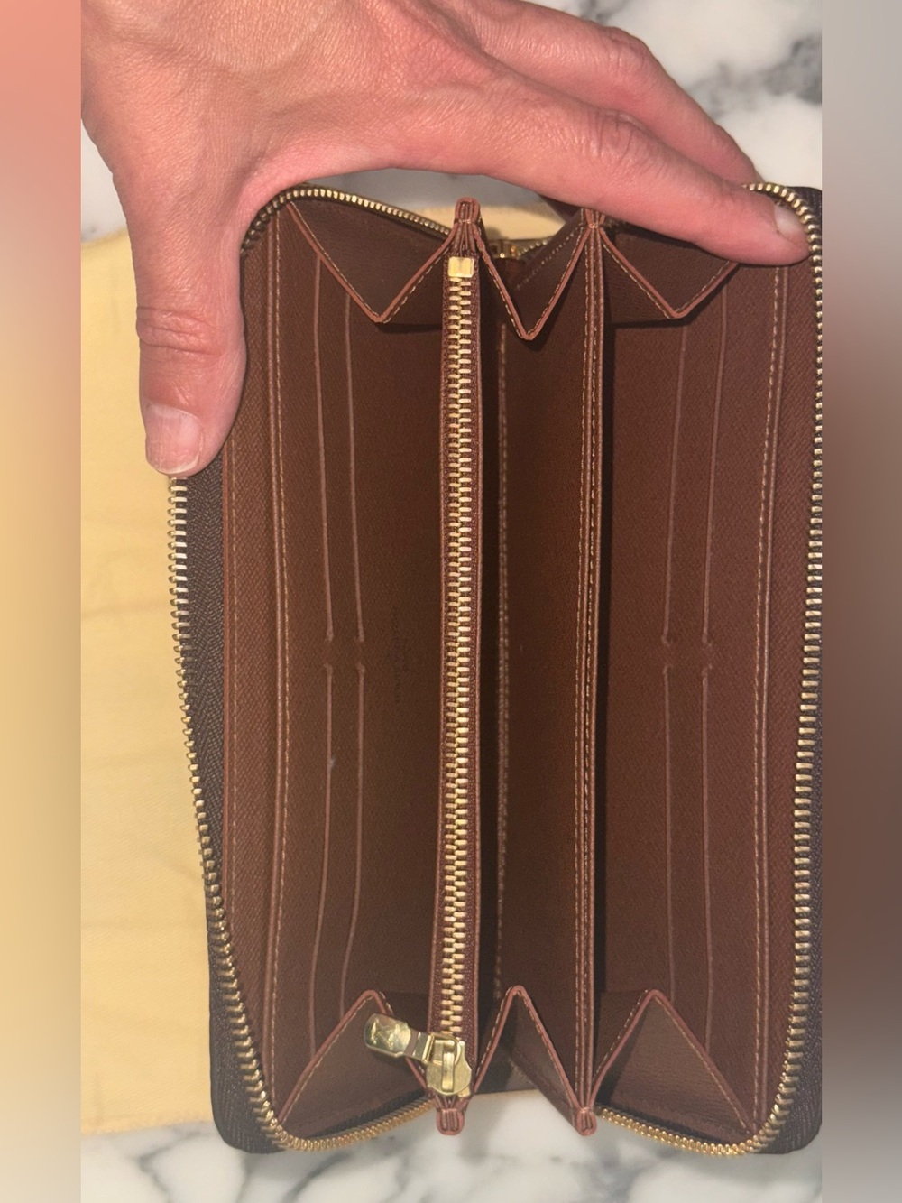 Louis Vuitton Zippy Wallet - Picture 5 of 5